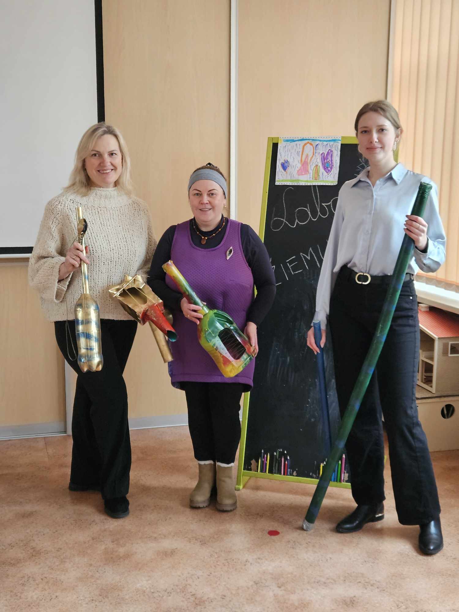 „Muzikinių instrumentų kūrimas iš antrinių žaliavų – antras gyvenimas“