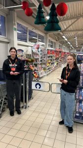 Zarasų atviras jaunimo centras dalyvavo „Maisto banko“ paramos akcijoje