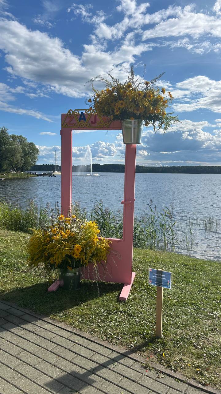Zarasų jaunimo centras žiedų pakrantėje